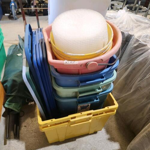 Assorted tubs, bubble wrap
