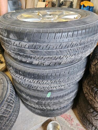 4 255/70R18 alum wheels 50% tread, 1 tire shot