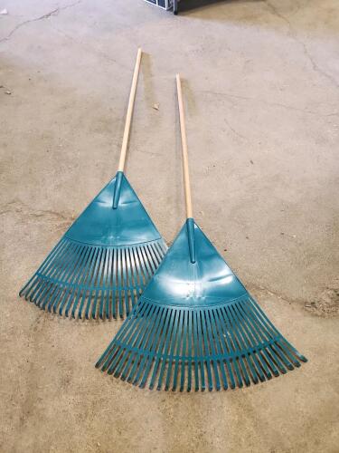2 Plastic Lawn rakes