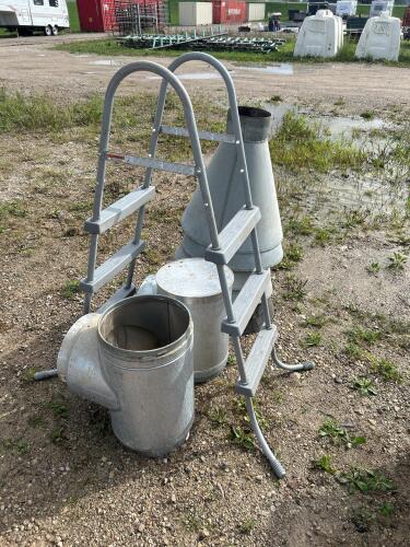 Pool ladder, venting