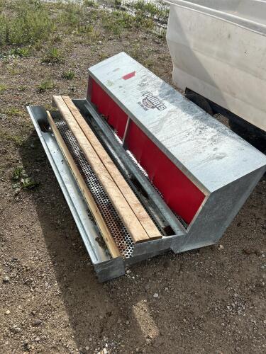 5&rsquo; Poultry nesting box