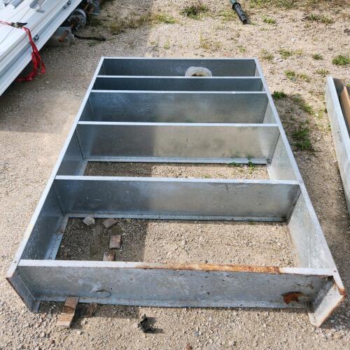 Metal shelf 4'x6'