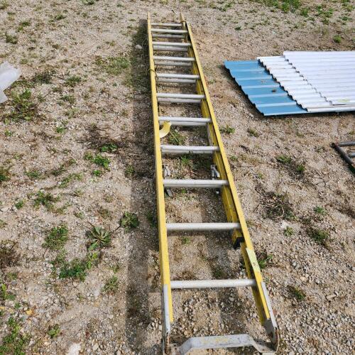 18' Featherlite fiberglass ext ladder