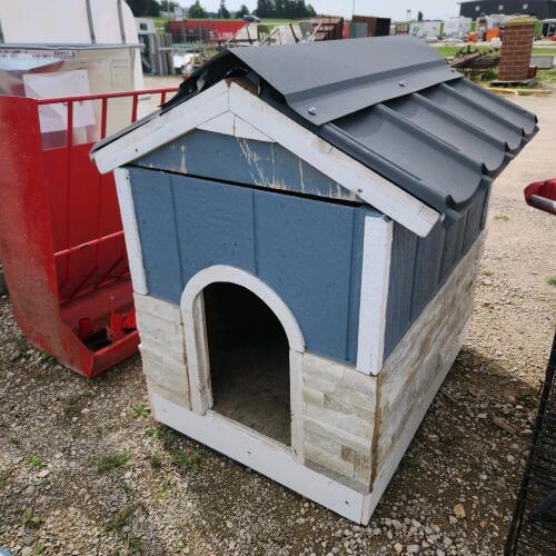 25"x34" Dog house