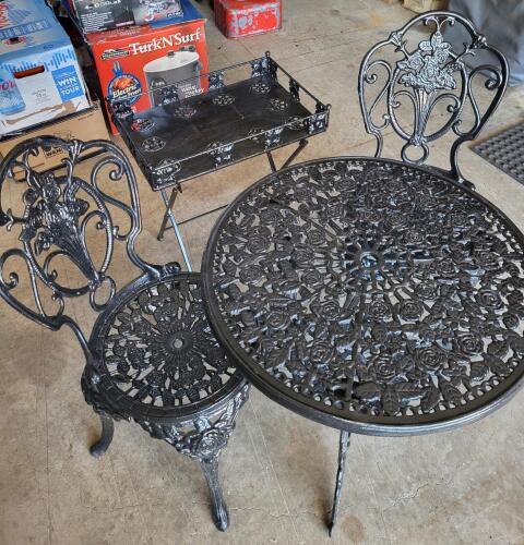 Iron bistro set 25&rdquo;W 24&rdquo;H