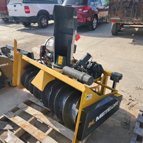 54" Meteor snow thrower w honda motor as new