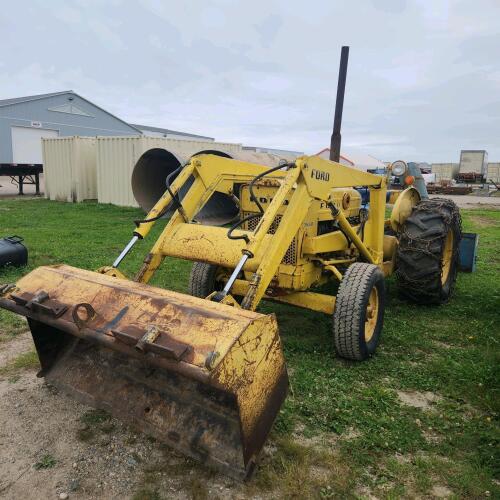3550 Ford running gas tractor w 6' snow blower