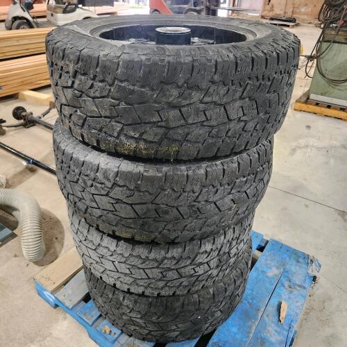 4 295/60R20 Alum wheels tires shot