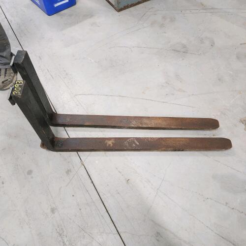 3"W 42"L Pallet forks
