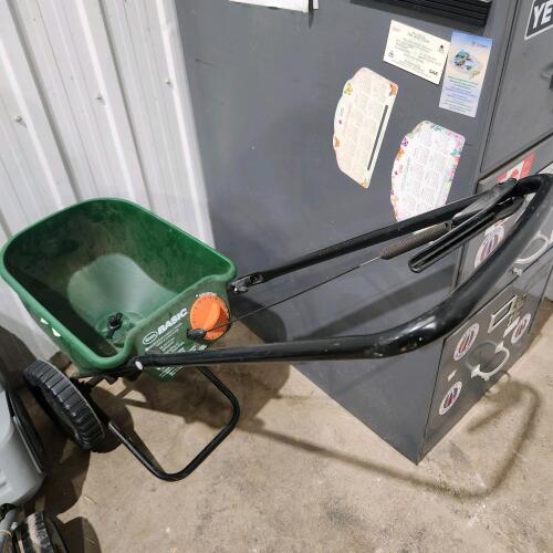 Fertilizer spreader