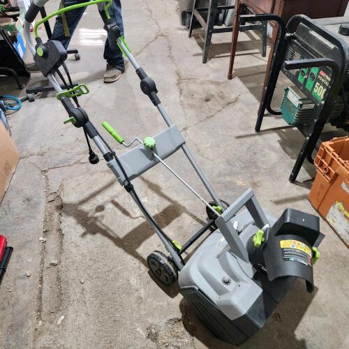 Electric snow thrower
