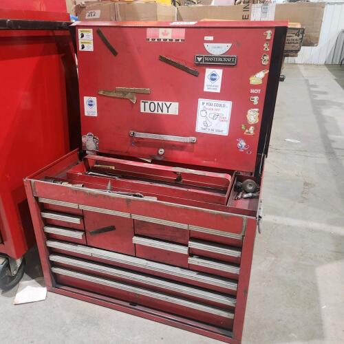 26"W 17"D 18"H Top box w contents