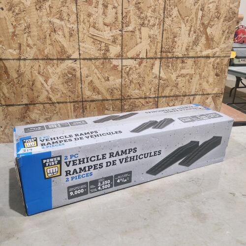 2 Unused vehicle ramps