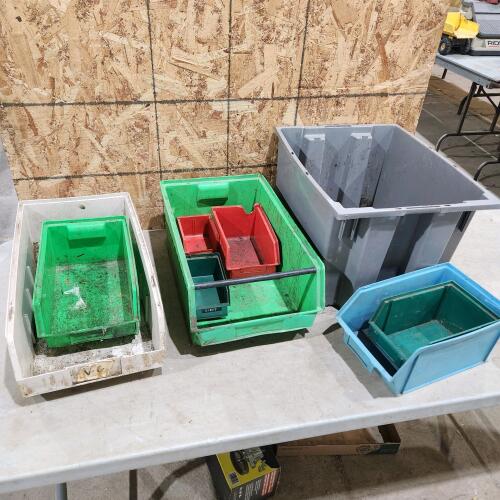 Plastic storage containers
