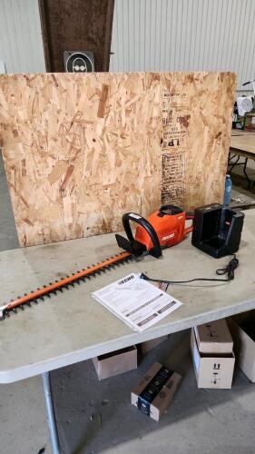 Echo 58V hedge trimmer w battery & charger works