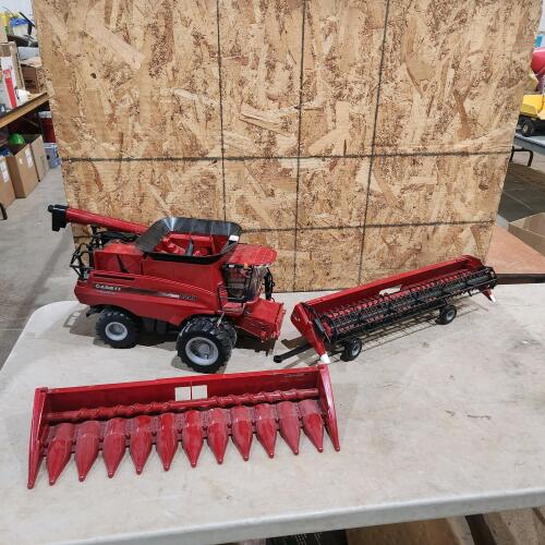 Case IH combine toy w 2 headers