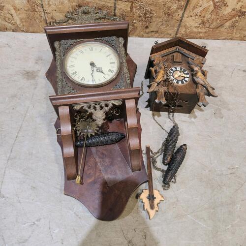 2 Wall clocks