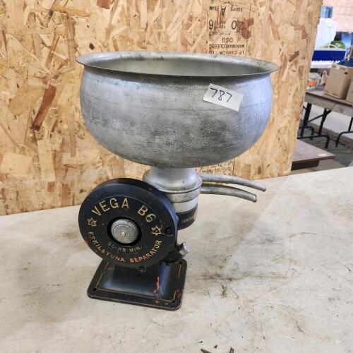 Antique cream seperator