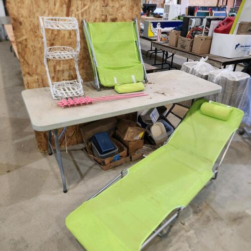 2 Lounge chairs, garden augers, pot holder