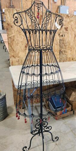 Rotating dress form