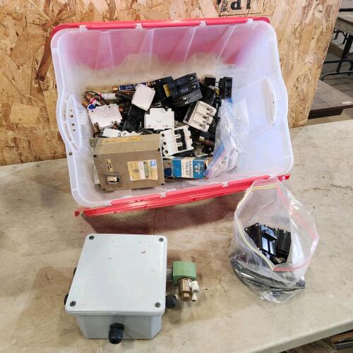 Assorted electrical items