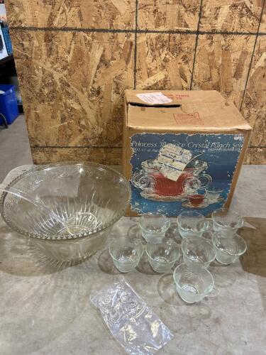 18 Piece glass punch set