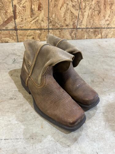 Sz 9 W Ariat cowboy boots