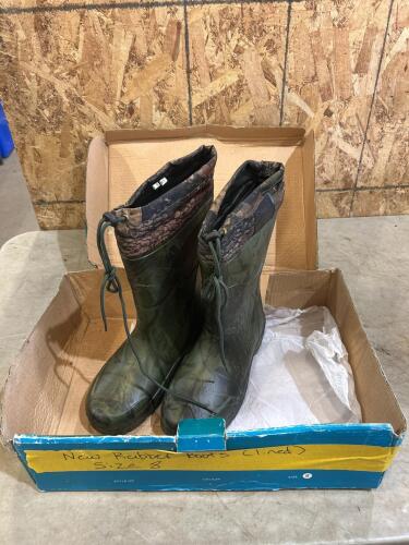 Sz 8 Insulated rubber boots