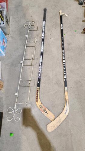 2 hockey sticks, wall hanger