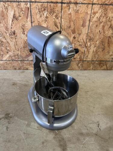 KitchenAid mixer w attachments