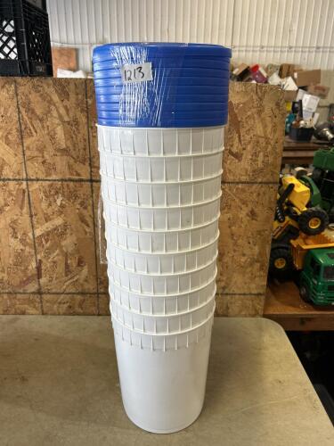 10 Ice cream pails w lids