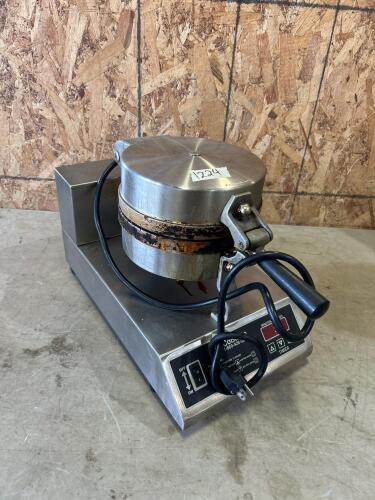 Waffle cone maker