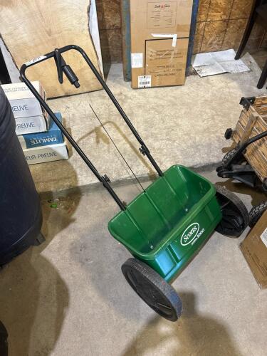 Fertilizer spreader