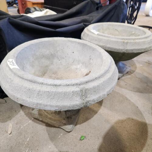 2 Concrete flower pots