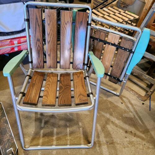 2 Folding patio chairs