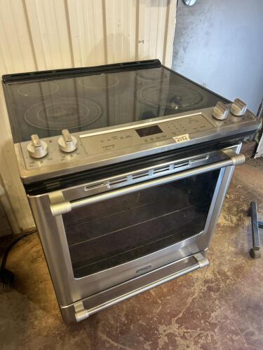 30&rdquo; Maytag Electric glass top stove
