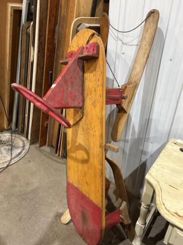 Vintage sleigh w broken ski