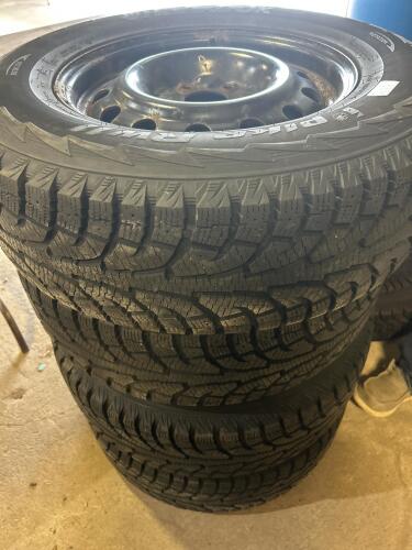 4 235/70R16 Winter tires on steel rims 90% tread