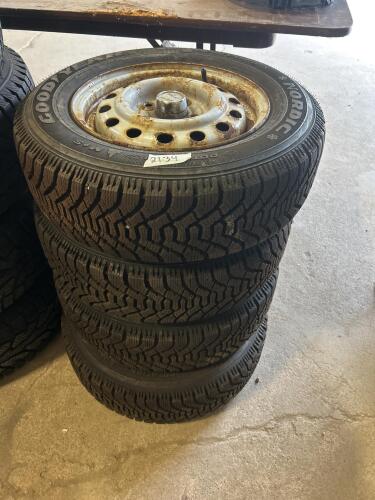 4 175/70R13 Winter tires on steel rims 95% tread