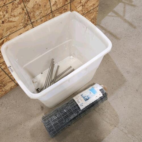 24"x25' Wire fencing, tub w damage