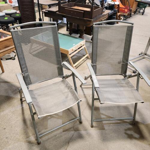 2 Fold lounge chairs