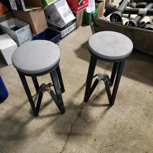 2 Stools