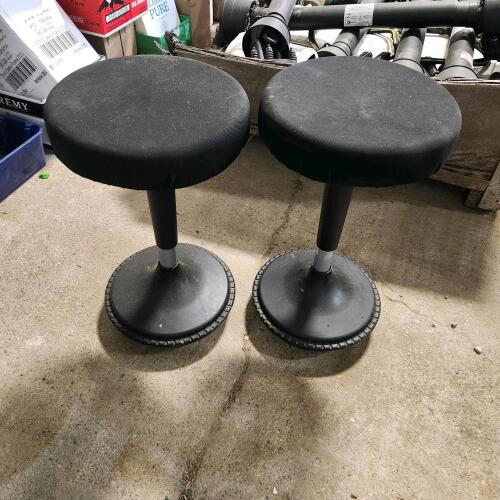 2 Wobble stools