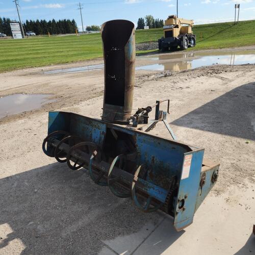 6' Lucknow working snowblower