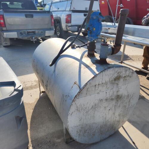 200 Gal fuel tank w hand pump