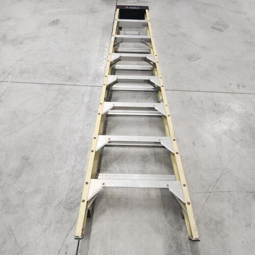 8' Fiberglass Featherlite alum step ladder