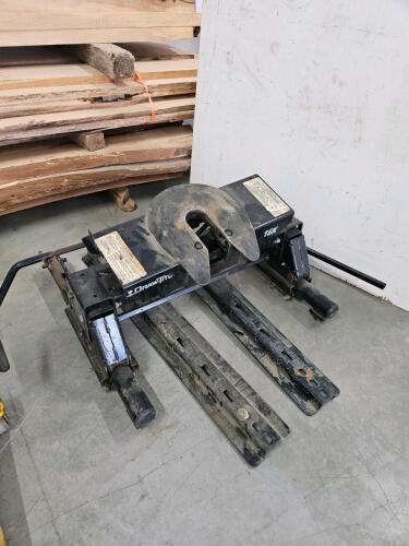 5th Wheel truck hitch w mounting rails