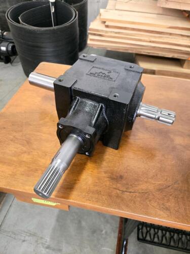 1 to 1 ratio new gear box, 1000/545 1 1/2" shafts