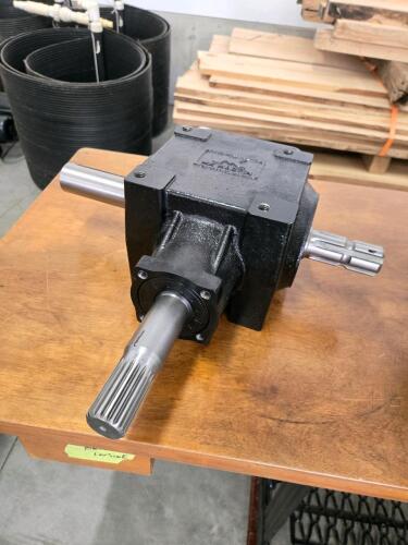 1 to 1 ratio new gear box, 1000/545 1 1/2" shafts
