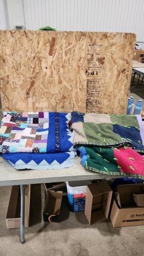 Older comforter & quilt sz unknown